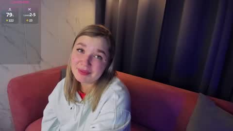 Snapshot of bella_cosmo chatting on 01.30.25 Bella online show from 01.30.25