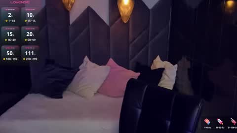 Snapshot of bella_cosmo chatting on 02.10.25 Bella online show from 02.10.25