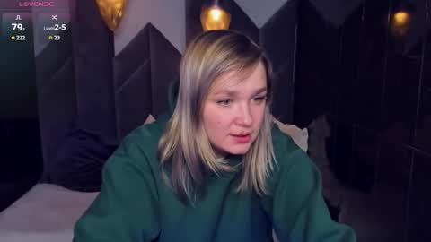 Snapshot of bella_cosmo chatting on 02.10.25 Bella online show from 02.10.25