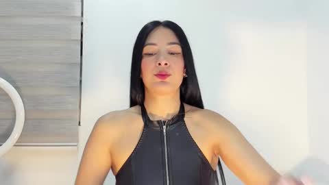 Laura online show from 12.04.25