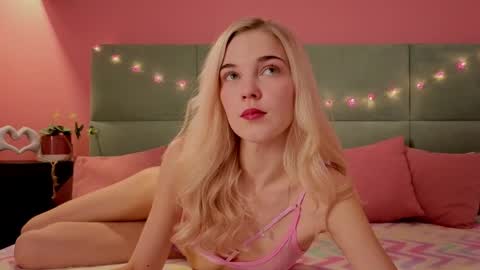 Snapshot of bella_stewarttt chatting on 05.02.26 Bella NEW ROOM online show from 05.02.26