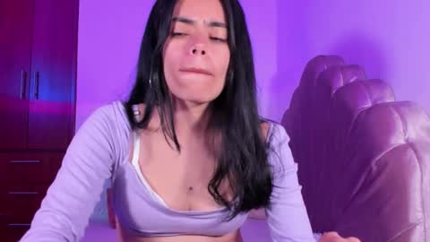 Valeria Model Independent online show from 11.14.25