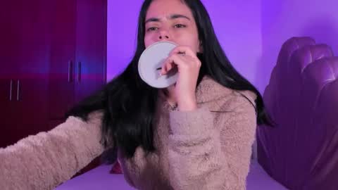 Valeria Model Independent online show from 11.22.25