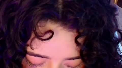 Bella Swwan  online show from 04.18.26