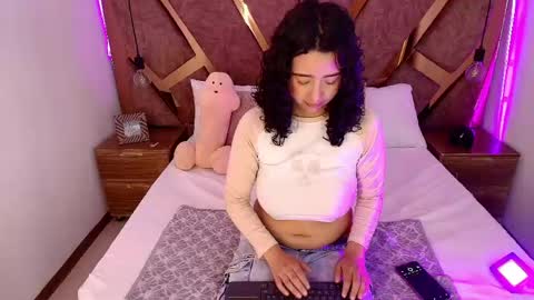 Bella Swwan  online show from 05.24.26