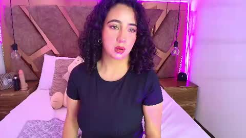 Bella Swwan  online show from 07.08.26