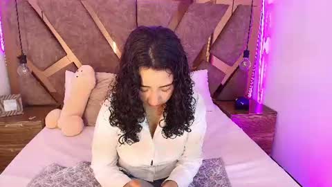 Bella Swwan  online show from 07.09.26