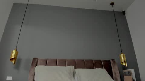  B E L L A   online show from 12.22.25