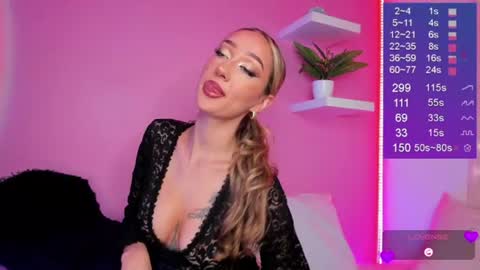 Snapshot of bella_white19 chatting on 06.25.26 Bella White online show from 06.25.26