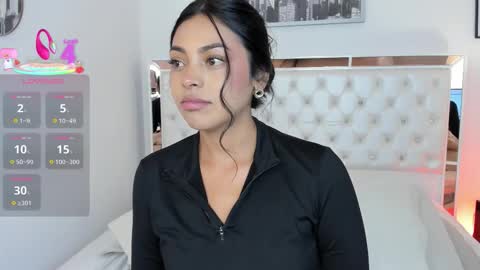 Snapshot of bellaa__jones chatting on 01.08.26 Bella online show from 01.08.26