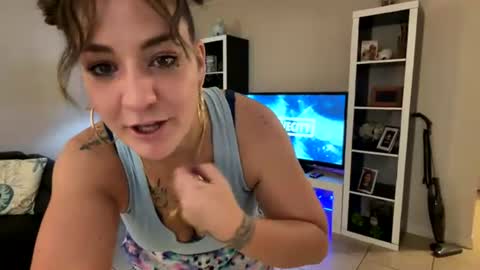 Snapshot of bellabeanz chatting on 08.01.26 Roxy Rain online show from 08.01.26