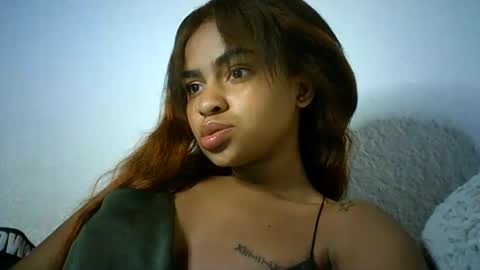 Snapshot of bellabeltra chatting on 12.30.24 Bella online show from 12.30.24