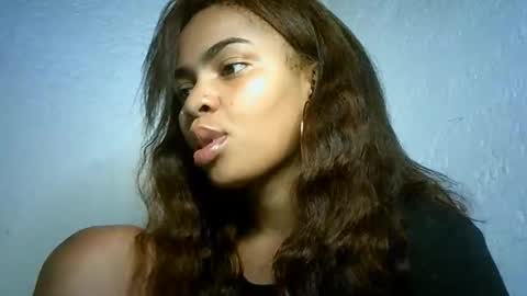 Snapshot of bellabeltra chatting on 01.05.25 Bella online show from 01.05.25