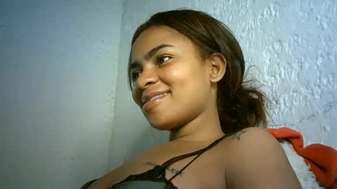 Snapshot of bellabeltra chatting on 01.08.25 Bella online show from 01.08.25