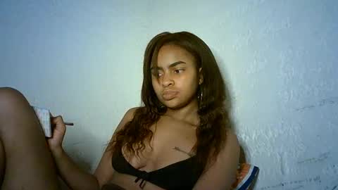 Snapshot of bellabeltra chatting on 01.19.25 Bella online show from 01.19.25