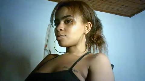 Snapshot of bellabeltra chatting on 01.28.25 Bella online show from 01.28.25