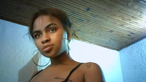 Snapshot of bellabeltra chatting on 01.30.25 Bella online show from 01.30.25