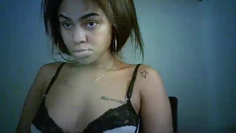 Snapshot of bellabeltra chatting on 02.11.25 Bella online show from 02.11.25