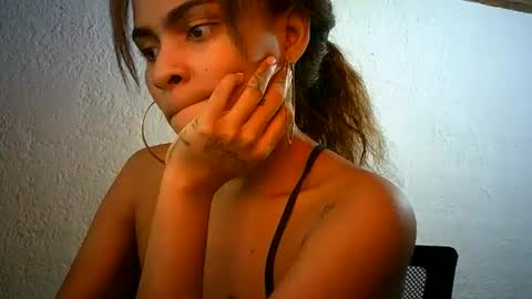 Snapshot of bellabeltra chatting on 02.20.25 Bella online show from 02.20.25