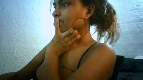 Snapshot of bellabeltra chatting on 03.03.25 Bella online show from 03.03.25