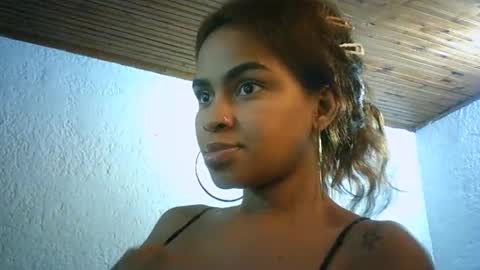 Snapshot of bellabeltra chatting on 03.03.25 Bella online show from 03.03.25