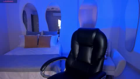 Snapshot of bellacarteer_ chatting on 10.19.25 Bella C online show from 10.19.25