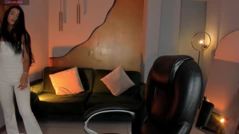 Snapshot of bellacarteer_ chatting on 10.23.25 Bella C online show from 10.23.25