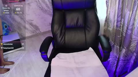 Snapshot of bellanoirsxs chatting on 11.24.25 Bellanoirsxs online show from 11.24.25