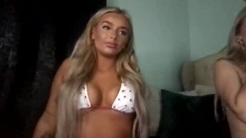 Snapshot of bellaraynebutler chatting on 11.18.25 Bella online show from 11.18.25