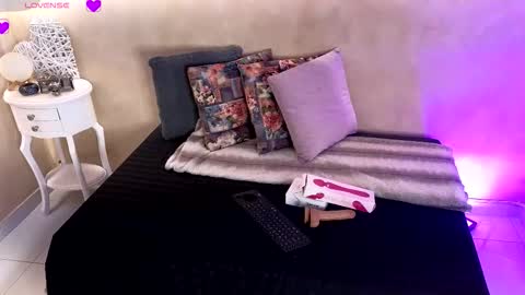 bellarooux online show from 12.15.25