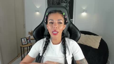 CALL ME BELLA online show from 03.04.26