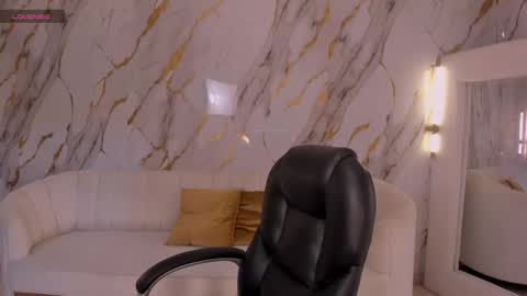 Snapshot of bellathompsonx_ chatting on 03.02.26 Bella online show from 03.02.26