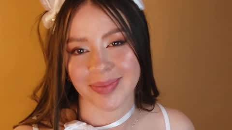 Snapshot of bellawoods_ chatting on 04.19.26 laukyubey online show from 04.19.26