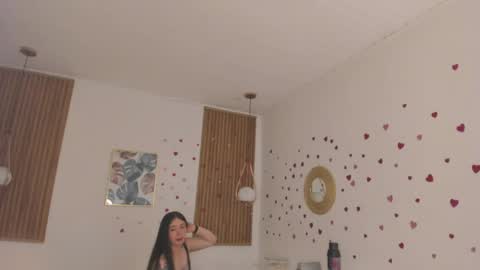 Snapshot of bellawoods_ chatting on 05.05.26 laukyubey online show from 05.05.26