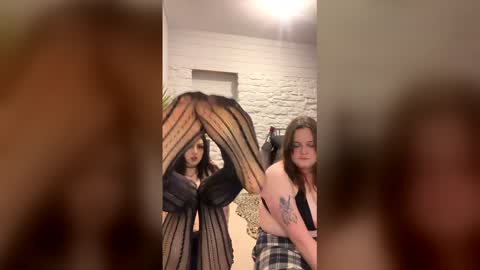 Snapshot of bellaxlauren chatting on 02.24.26 bellaxlauren online show from 02.24.26