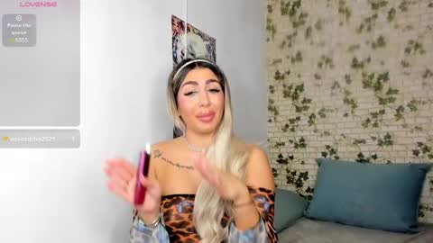 LucyJelly online show from 01.10.25