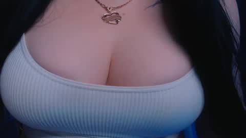 Snapshot of bellelovexx chatting on 12.19.24 Hello I am kind friendly and cute girl online show from 12.19.24