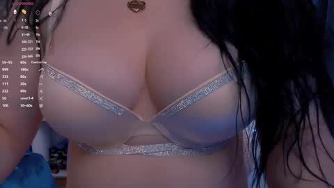 Snapshot of bellelovexx chatting on 10.13.25 Hello I am kind friendly and cute girl online show from 10.13.25