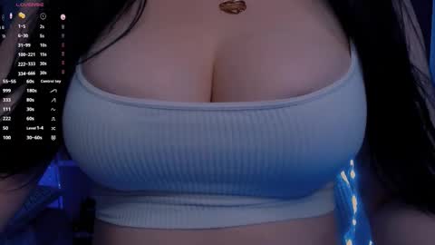Snapshot of bellelovexx chatting on 10.18.25 Hello I am kind friendly and cute girl online show from 10.18.25
