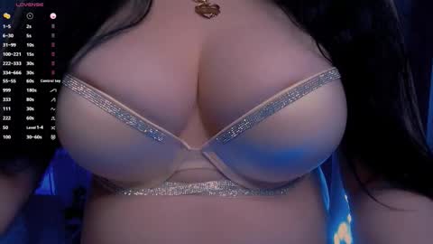 Snapshot of bellelovexx chatting on 10.19.25 Hello I am kind friendly and cute girl online show from 10.19.25
