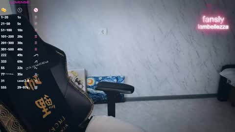 Snapshot of bellezza_ chatting on 04.23.26 Your Annabelle Wolf online show from 04.23.26
