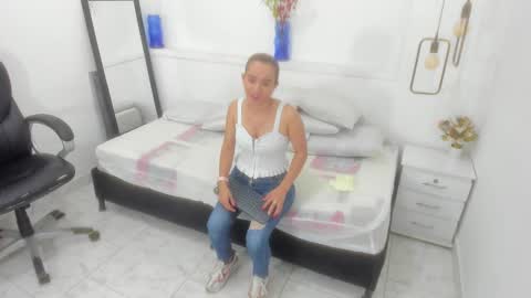 Snapshot of bellota_flak chatting on 12.29.24 Bellota Flak online show from 12.29.24