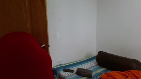 Snapshot of benjamin_isaac chatting on 10.31.25 benjamin_isaac online show from 10.31.25