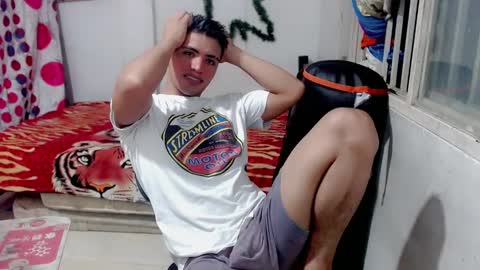 Snapshot of bergon30 chatting on 01.05.25 Bergon77 online show from 01.05.25