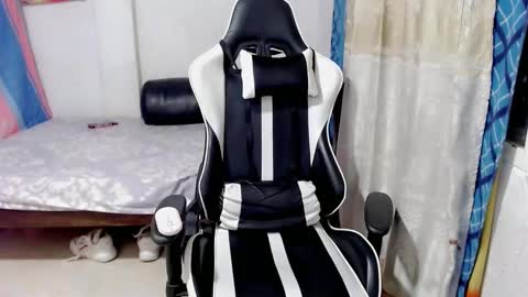 Snapshot of bergon30 chatting on 02.25.25 Bergon77 online show from 02.25.25