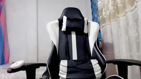 Snapshot of bergon30 chatting on 03.08.25 Bergon77 online show from 03.08.25