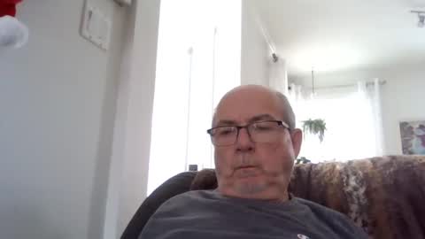 Snapshot of bernard1102 chatting on 12.02.24 bernard1102 online show from 12.02.24