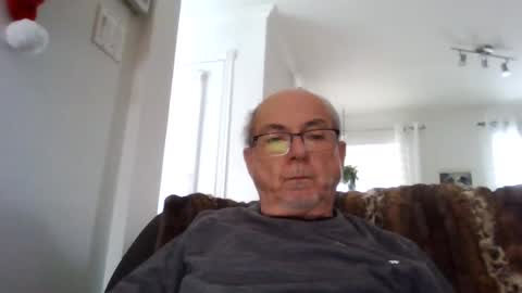 Snapshot of bernard1102 chatting on 12.18.24 bernard1102 online show from 12.18.24