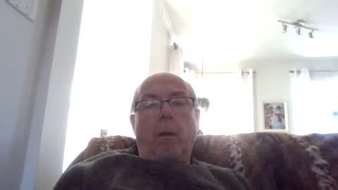 Snapshot of bernard1102 chatting on 12.26.24 bernard1102 online show from 12.26.24