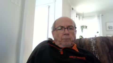 Snapshot of bernard1102 chatting on 02.28.25 bernard1102 online show from 02.28.25